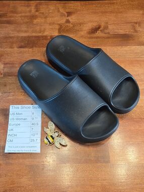 Wild Fabel Black Slide Sandals / Shower Shoes